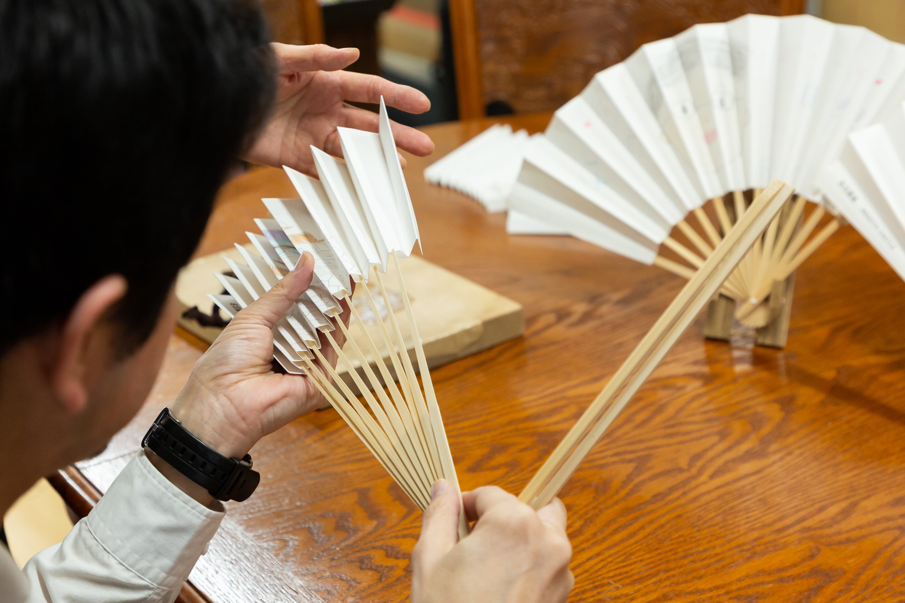 【末廣堂】名古屋扇子で仕立てる、伝統の扇子づくり体験。
