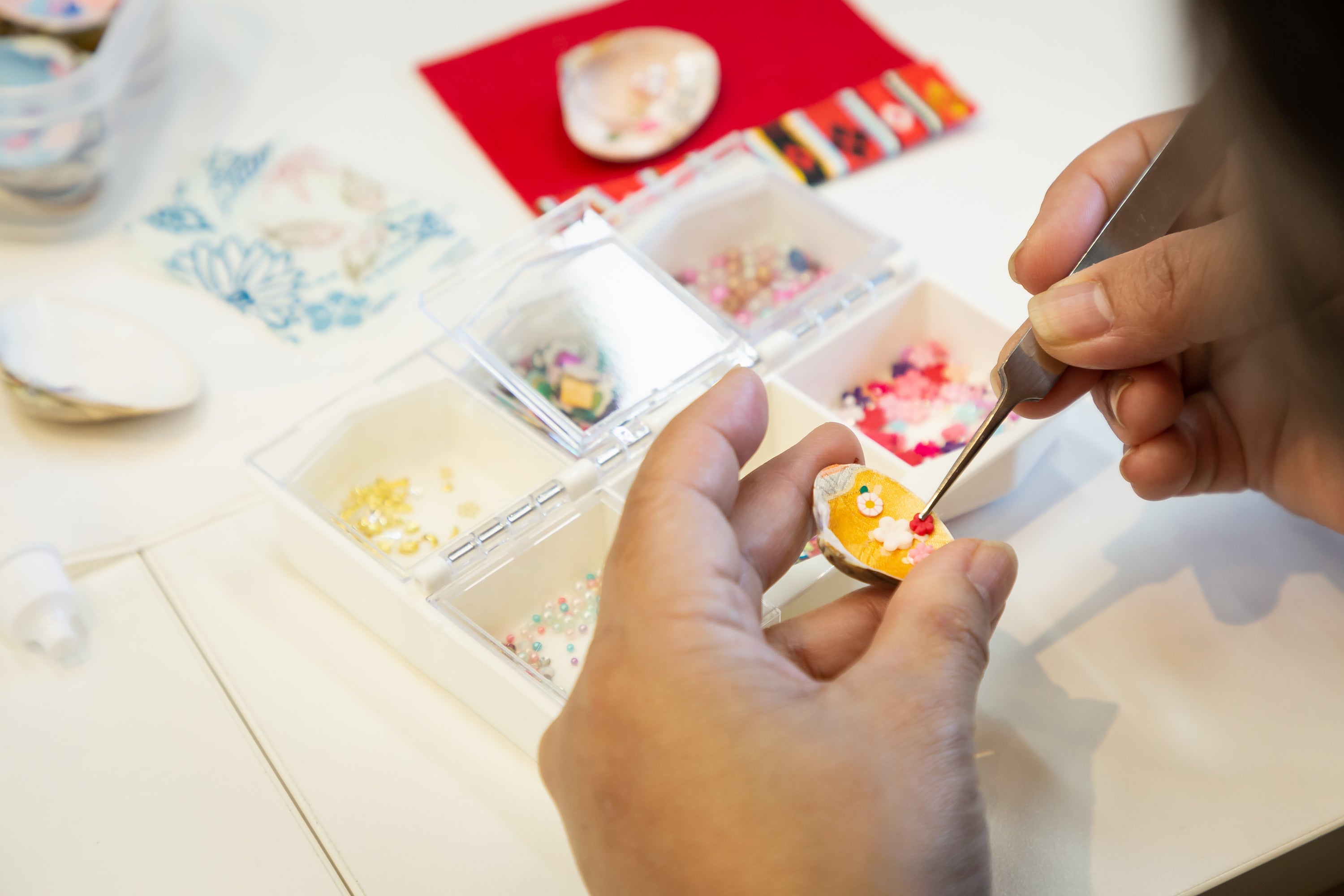 【加藤人形】お雛様の飾り「貝合わせ」を作る伝統工芸体験。